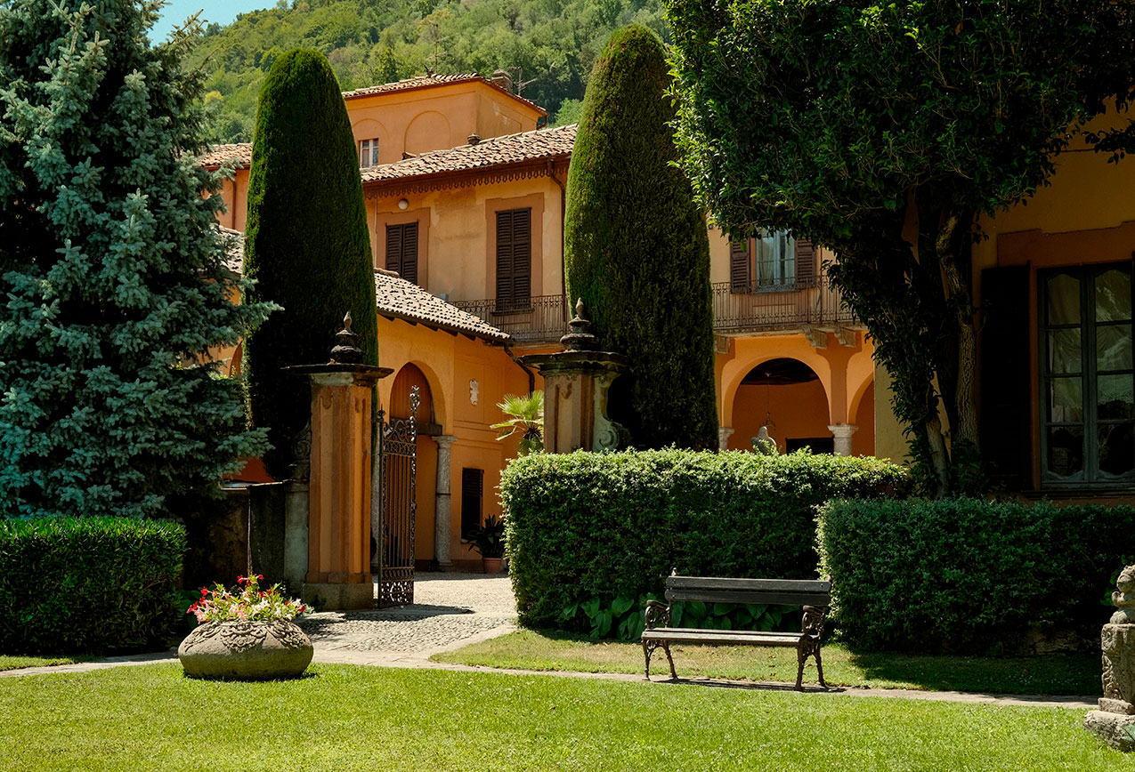 Luxury event venue Villa Wirnica: stunning garden entrance and historical architecture, perfect for Lake Como weddings