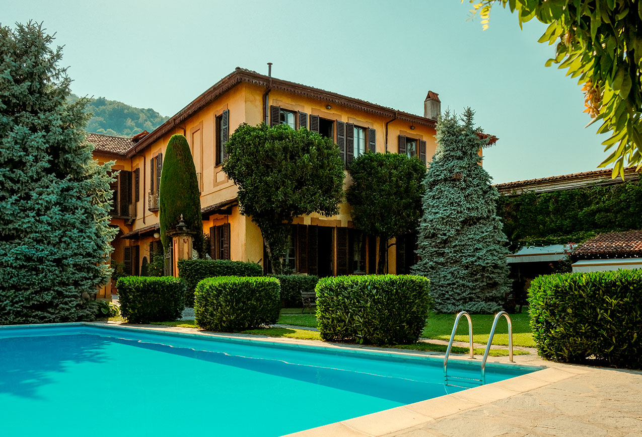 Villa Wirnica historical manor with panoramic swimming pool and lush gardens near Lake Como