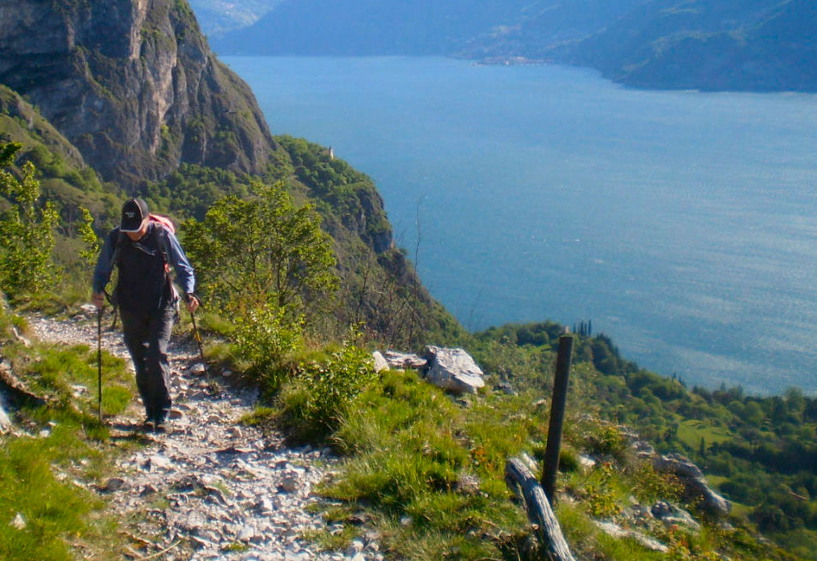 trekking-hiking-path-lake-como-area-outdoor-activities-2 Challenging trekking and hiking path with panoramic views, ideal for outdoor activities near Lake Como.